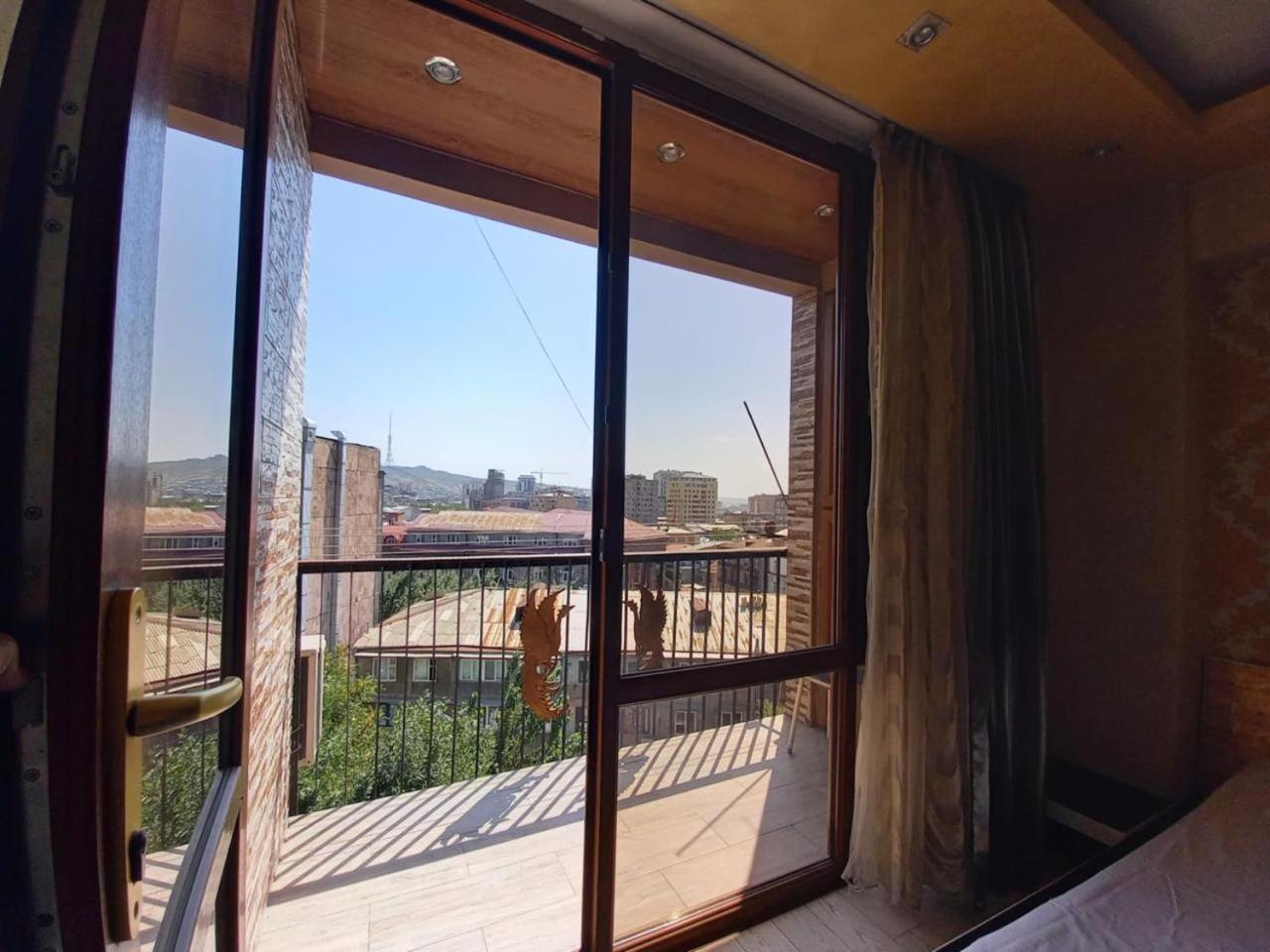 Gevorg'S Appartment Yerevan Ngoại thất bức ảnh